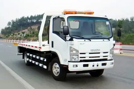 新疆高速公路找拖车公司的电话号码_修车
