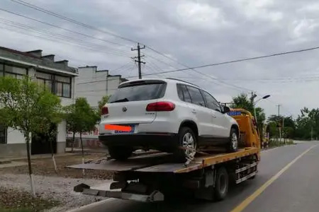 南阳内乡补叉车轮胎 随车吊道路救援服务热线 随车吊拖车救援 汽没油了怎么办